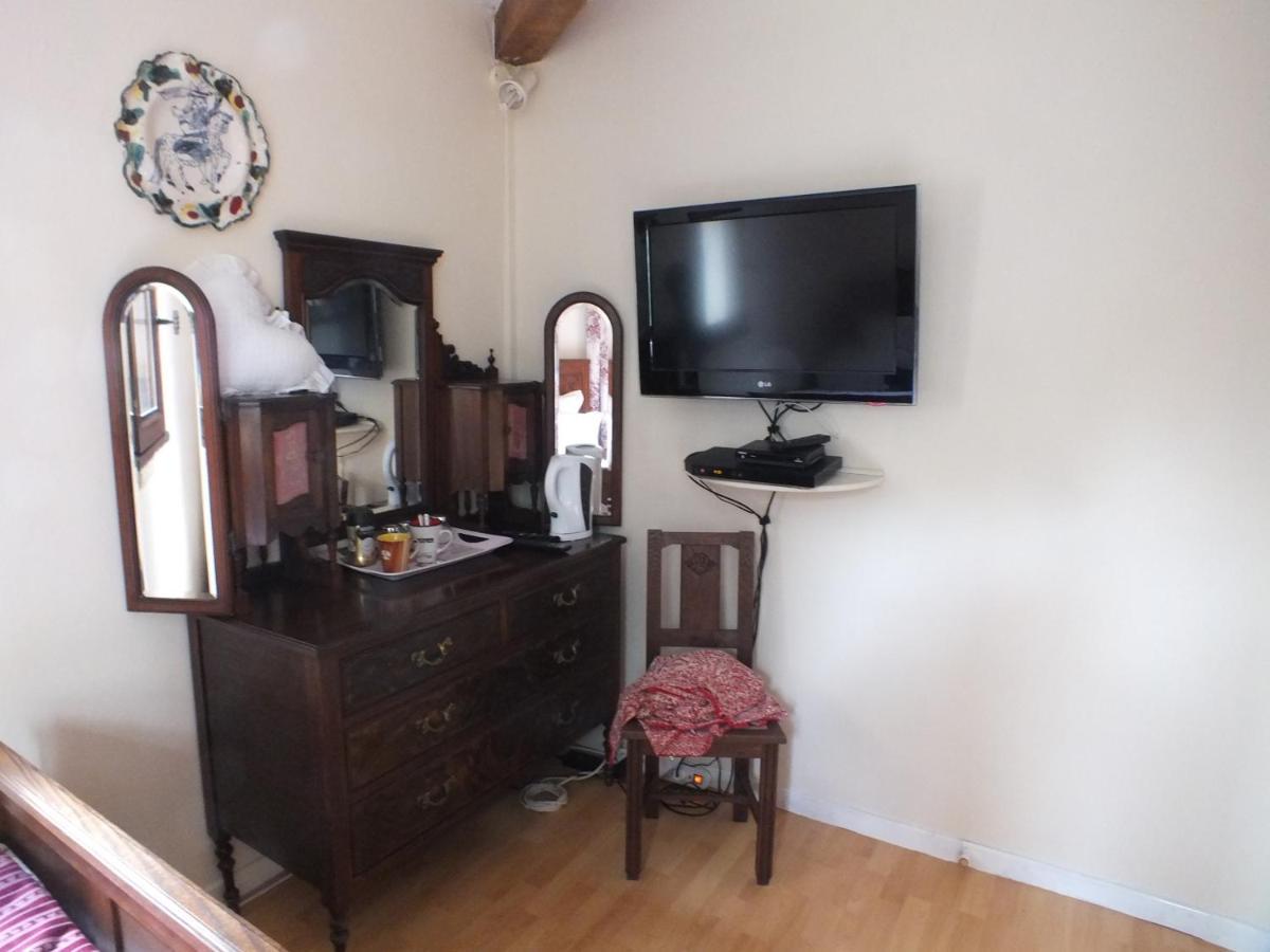 Country B&B Saint-Pierre-d'Eyraud Екстериор снимка