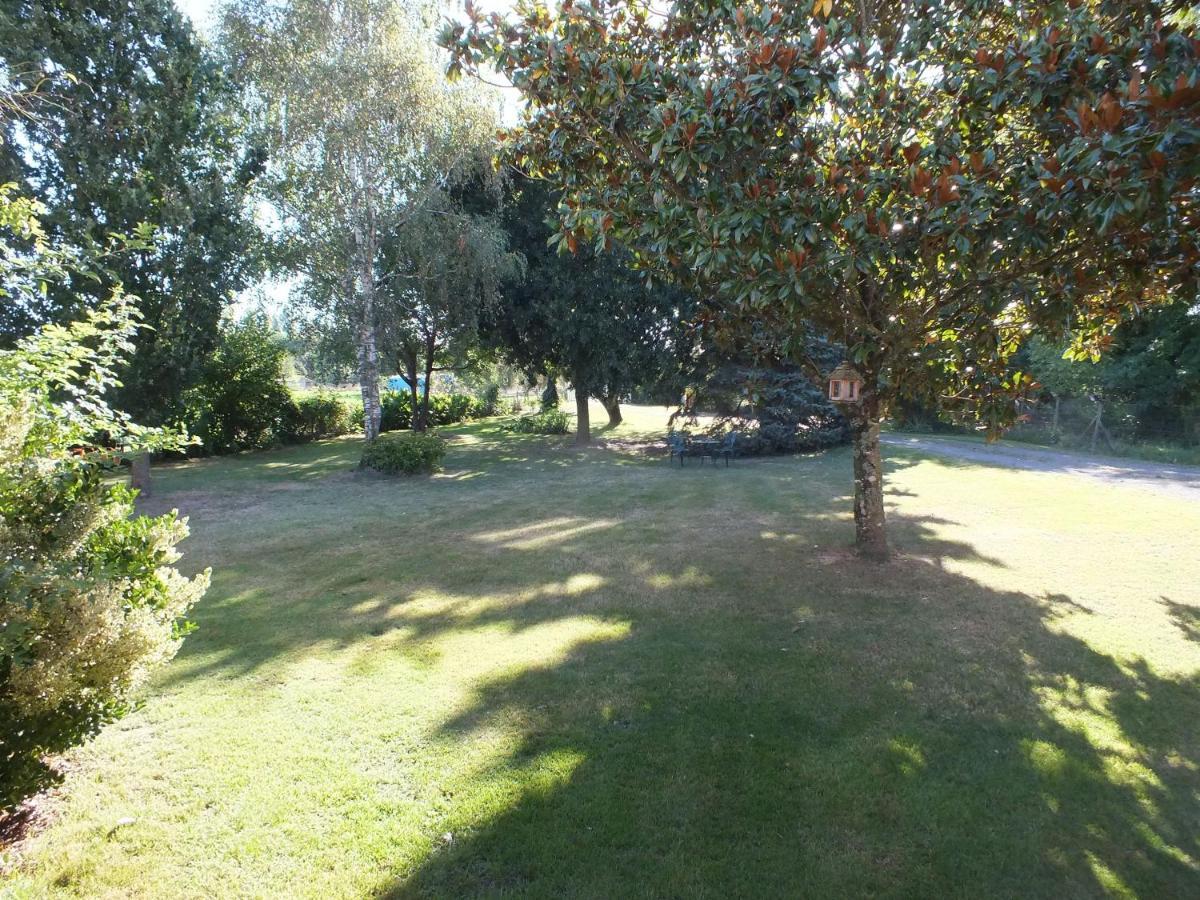 Country B&B Saint-Pierre-d'Eyraud Екстериор снимка