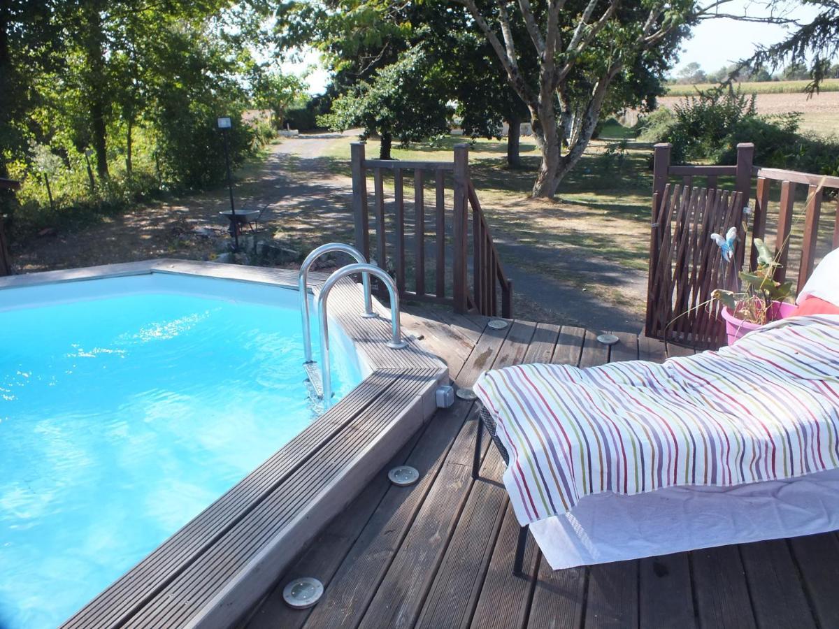 Country B&B Saint-Pierre-d'Eyraud Екстериор снимка