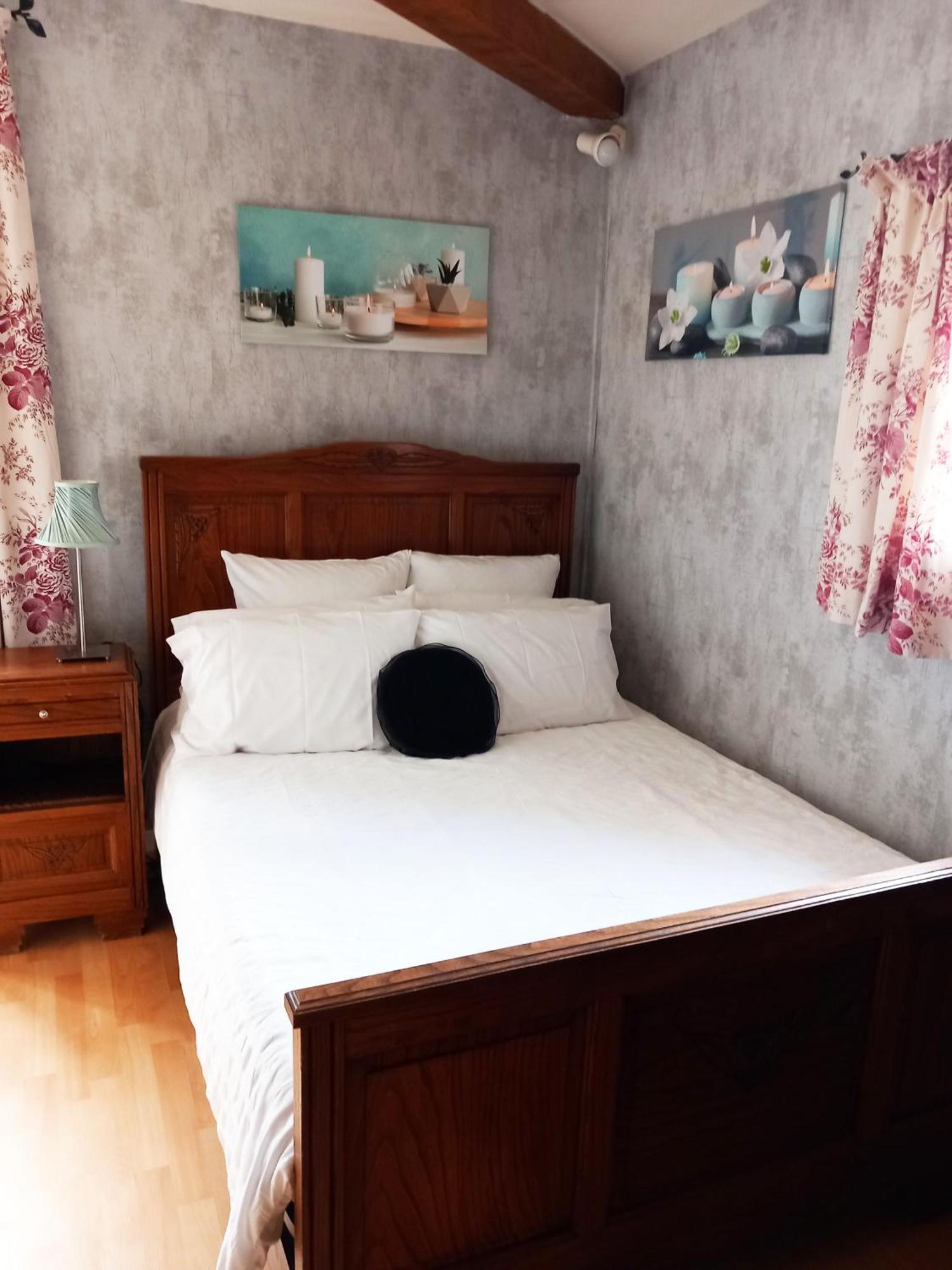Country B&B Saint-Pierre-d'Eyraud Екстериор снимка